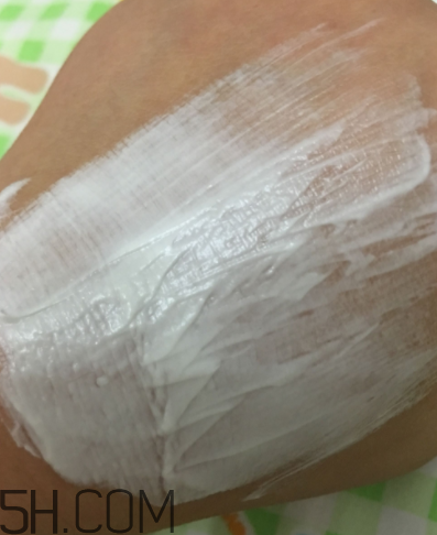 小蜜蜂水洗面膜敷多長(zhǎng)時(shí)間？小蜜蜂水洗面膜用法