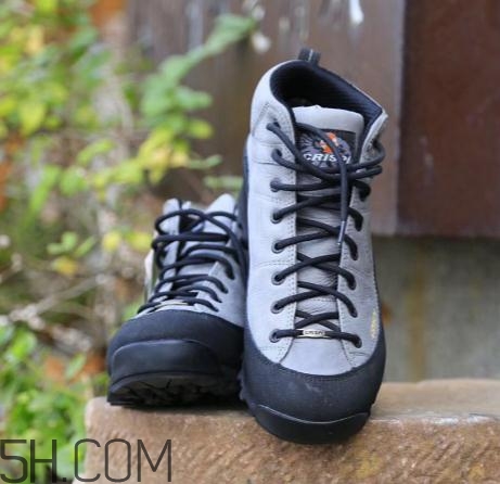 登山鞋要買大一碼嗎？登山鞋會越穿越大嗎？