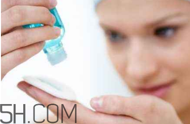 怎么用卸妝油不傷皮膚？卸妝油使用注意事項(xiàng)