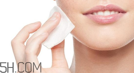 卸妝油會(huì)堵塞毛孔嗎？卸妝水卸妝乳和卸妝油的區(qū)別