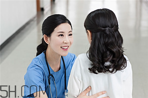 白內(nèi)障要換晶體嗎？白內(nèi)障要做手術(shù)嗎？