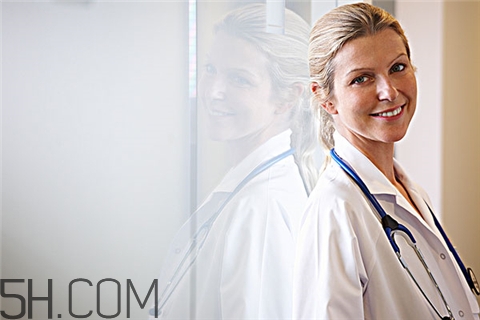 白內(nèi)障要換晶體嗎？白內(nèi)障要做手術(shù)嗎？