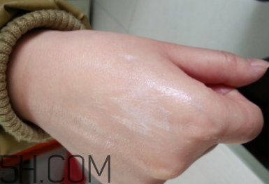 御泥坊黑玫瑰潔面乳怎么樣？御泥坊黑玫瑰潔面乳好用嗎？