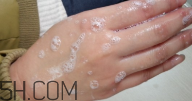 御泥坊黑玫瑰潔面乳怎么樣？御泥坊黑玫瑰潔面乳好用嗎？