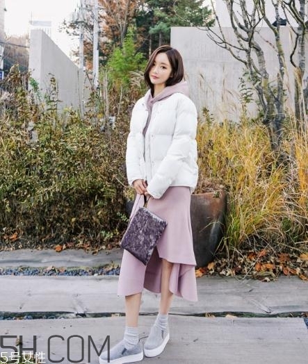 白色羽絨服怎么搭配？白色羽絨服搭配圖片