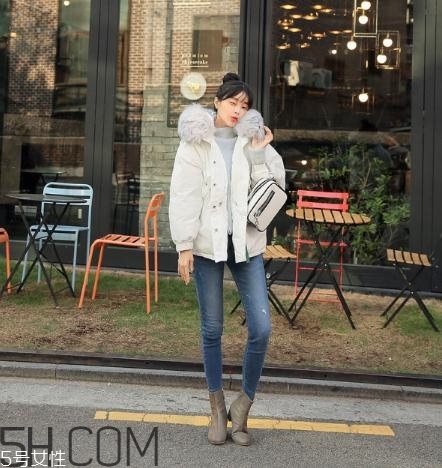 白色羽絨服怎么搭配？白色羽絨服搭配圖片