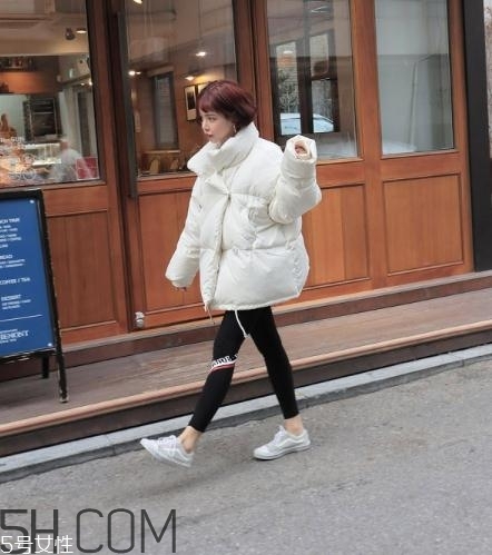 白色羽絨服怎么搭配？白色羽絨服搭配圖片