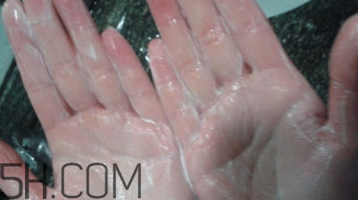 御泥坊黑玫瑰潔面乳怎么樣？御泥坊黑玫瑰潔面乳好用嗎？