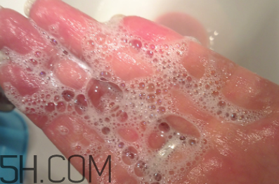 御泥坊黑玫瑰潔面乳怎么樣？御泥坊黑玫瑰潔面乳好用嗎？