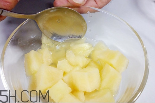 蘋果泥可以祛斑嗎？蘋果泥幾個月寶寶可以吃