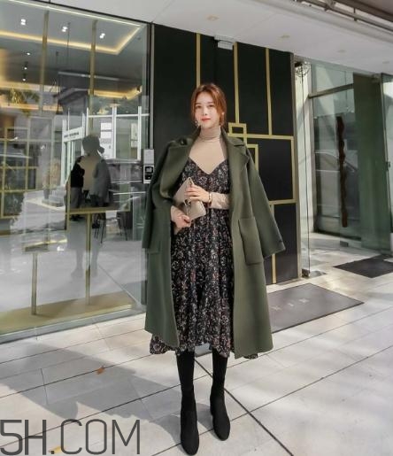 綠色大衣配什么顏色打底衫？綠色大衣里面配什么？