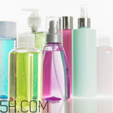 卸妝油會(huì)堵塞毛孔嗎？卸妝水卸妝乳和卸妝油的區(qū)別