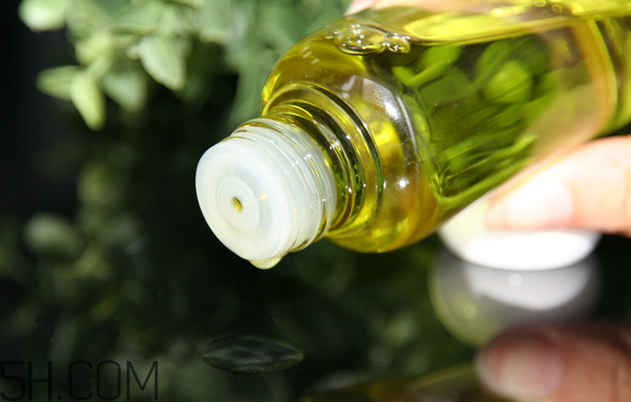 卸妝油可以祛痘嗎？卸妝油的錯(cuò)誤用法