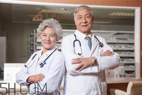 沙眼可以割雙眼皮嗎？沙眼可以做美瞳線(xiàn)嗎？