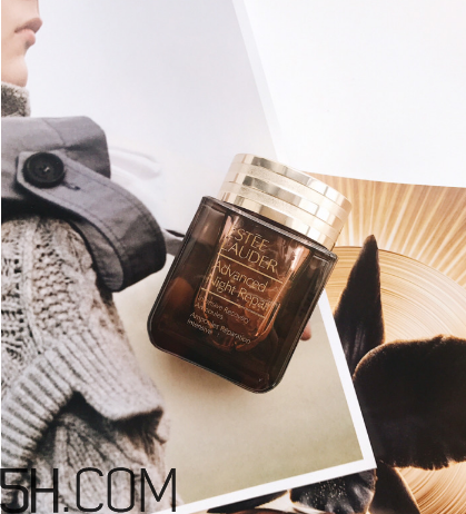 雅詩蘭黛安瓶膠囊價(jià)格多少錢？精華液可以天天用嗎？