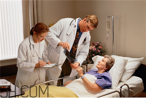 牙周炎會引起頭痛嗎？牙周炎有哪些并發(fā)癥？