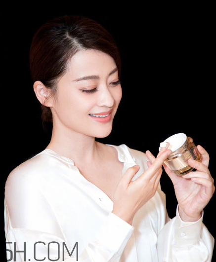 蘭蔻和雅詩蘭黛哪個好用？雅詩蘭黛萬能面霜測評