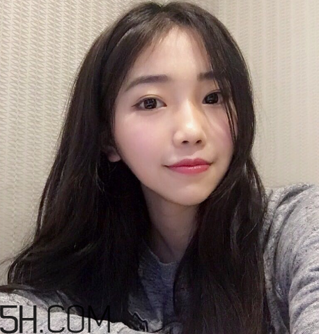 雅詩蘭黛和迪奧口紅哪個(gè)好用？雅詩蘭黛傾慕420口紅怎么樣？