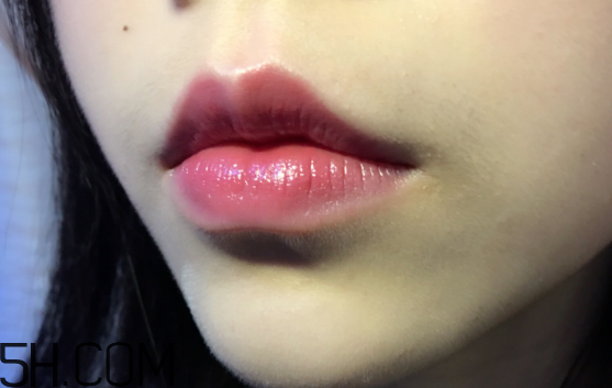 雅詩蘭黛和迪奧口紅哪個(gè)好用？雅詩蘭黛傾慕420口紅怎么樣？