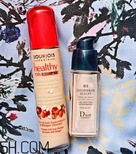 妙巴黎果療美肌粉底液好用嗎？妙巴黎果然和果療粉底液的區(qū)別對比