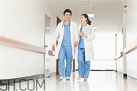 牙周炎跟腎虛有關(guān)系嗎？牙周炎跟上火有關(guān)系嗎？