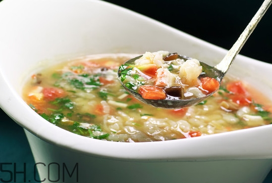 疙瘩湯是用什么面粉做的？疙瘩湯加入面粉的水是熱水還是冷水