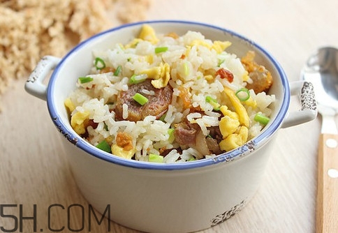 蛋炒飯可以和土豆絲一起吃嗎？蛋炒飯吃多了有什么危害