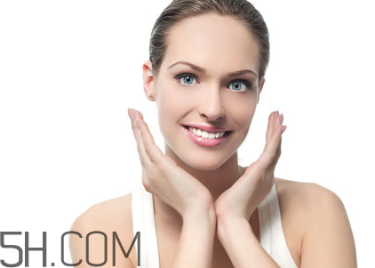 粉餅怎么用才正確？粉餅在哪個步驟使用？