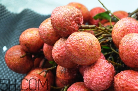 說(shuō)女的荔枝什么意思？荔枝女什么意思？