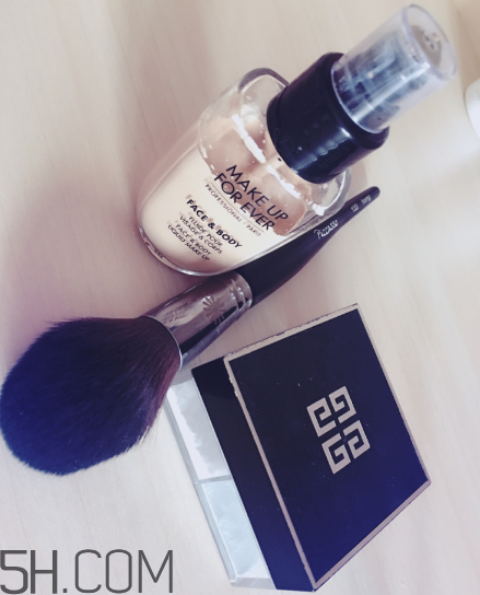 make up forever水粉霜好用嗎？make up forever水粉霜多少錢？