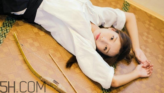 干濕兩用的粉餅怎么用？適合秋冬的粉餅推薦