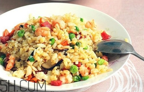 蛋炒飯什么時候放蛋？蛋炒飯什么時候放鹽