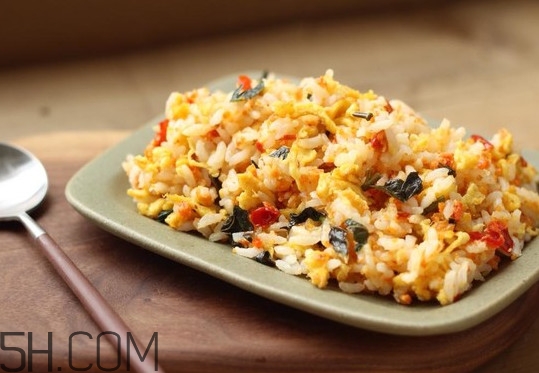 蛋炒飯可以和土豆絲一起吃嗎？蛋炒飯吃多了有什么危害