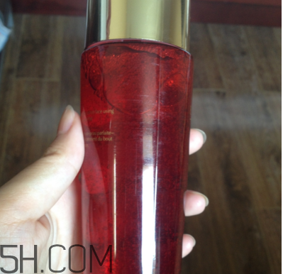 雅詩蘭黛紅石榴系列哪個好？雅詩蘭黛紅石榴水真假對比圖