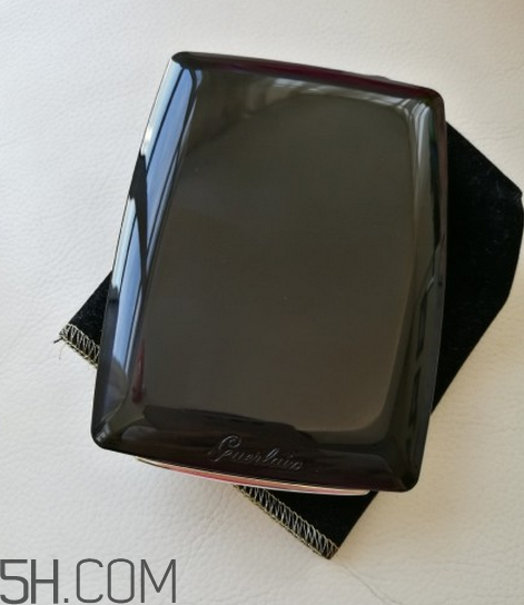 氣墊bb霜和粉餅有什么區(qū)別？粉餅的使用方法