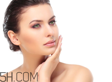 粉餅怎么用才正確？粉餅在哪個步驟使用？