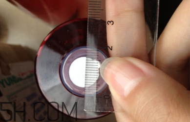 雅詩蘭黛紅石榴系列哪個好？雅詩蘭黛紅石榴水真假對比圖