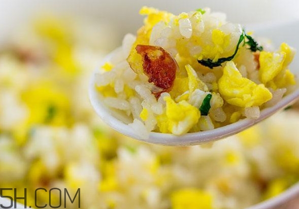 蛋炒飯和揚(yáng)州炒飯有什么區(qū)別？蛋炒飯是發(fā)物嗎