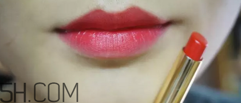 mistine羽翼口紅哪個(gè)色最火？mistine口紅在泰國(guó)賣(mài)多少錢(qián)？