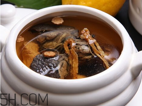 烏雞湯不能和什么一起吃 烏雞湯和什么相克 烏雞湯不能和什么一起吃 烏雞湯和什么相克