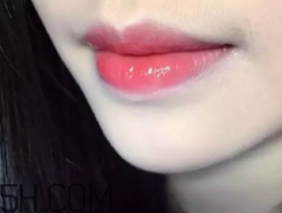 番茄紅是草莓紅嗎？番茄紅和草莓紅口紅區(qū)別