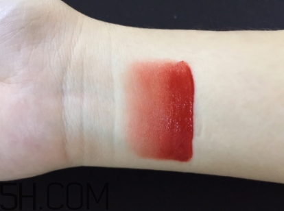 番茄紅是草莓紅嗎？番茄紅和草莓紅口紅區(qū)別