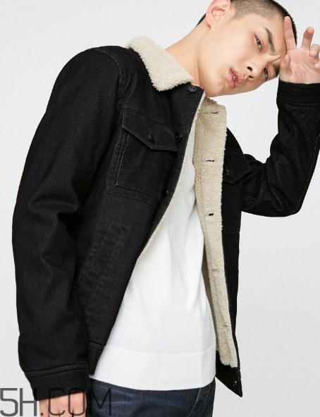 燈芯絨衣服會(huì)縮水嗎？燈芯絨衣服粘毛嗎？