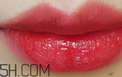 mac草莓紅和番茄紅像嗎？mac草莓紅和番茄紅對(duì)比