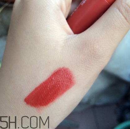 番茄色口紅顯白嗎？番茄色口紅好看嗎？