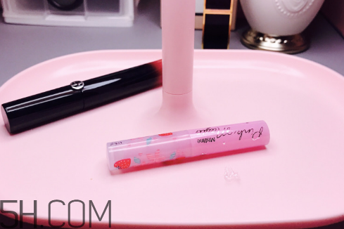 mistine草莓唇膏孕婦可以用嗎？mistine草莓唇膏保質(zhì)期一般多久？