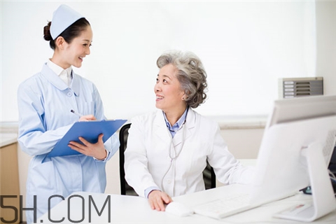 胃出血能抽煙嗎？胃出血能喝水嗎？