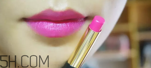 mistine羽翼口紅哪個(gè)色最火？mistine口紅在泰國(guó)賣(mài)多少錢(qián)？