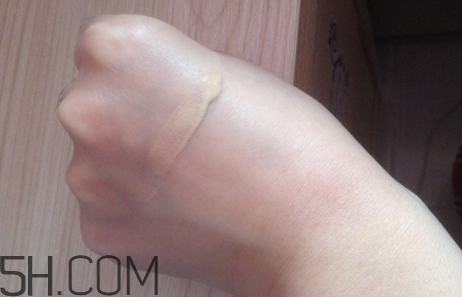 泰國mistine粉底液多少錢？mistine粉底液真假對比