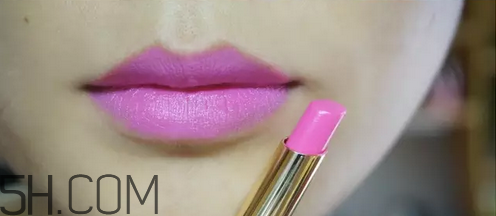 mistine羽翼口紅哪個(gè)色最火？mistine口紅在泰國(guó)賣(mài)多少錢(qián)？